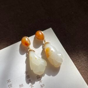 天然與田玉籽料玉蘭花耳墜 | 18K金鑲嵌 | 高雅白玉耳飾 | 氣質東方珠寶