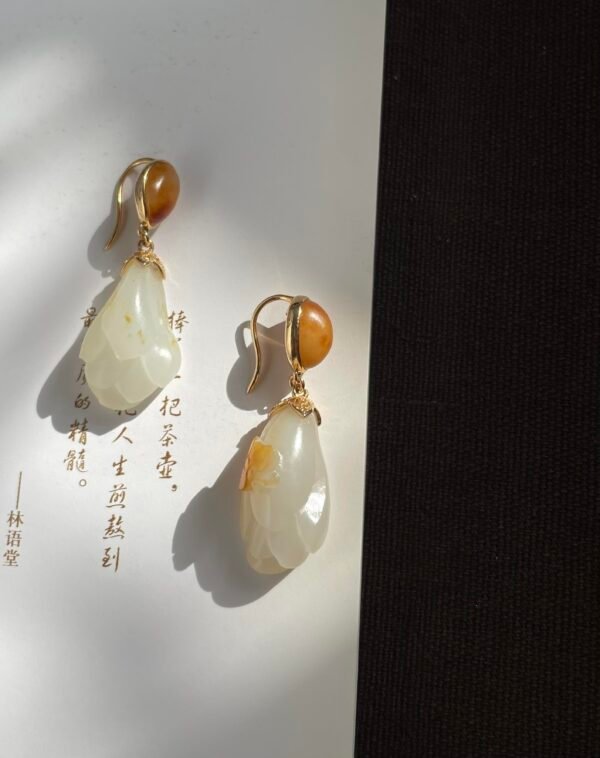 天然與田玉籽料玉蘭花耳墜 | 18K金鑲嵌 | 高雅白玉耳飾 | 氣質東方珠寶 - 图片 5