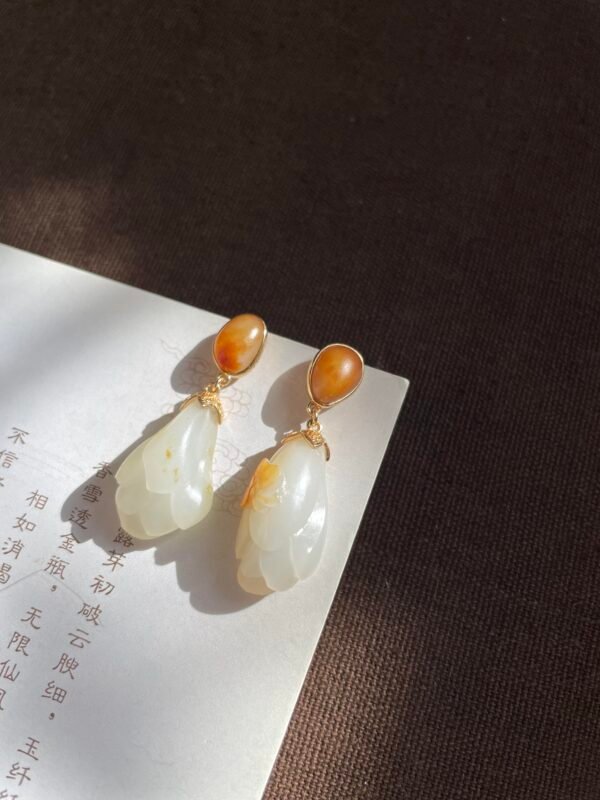 天然與田玉籽料玉蘭花耳墜 | 18K金鑲嵌 | 高雅白玉耳飾 | 氣質東方珠寶 - 图片 3